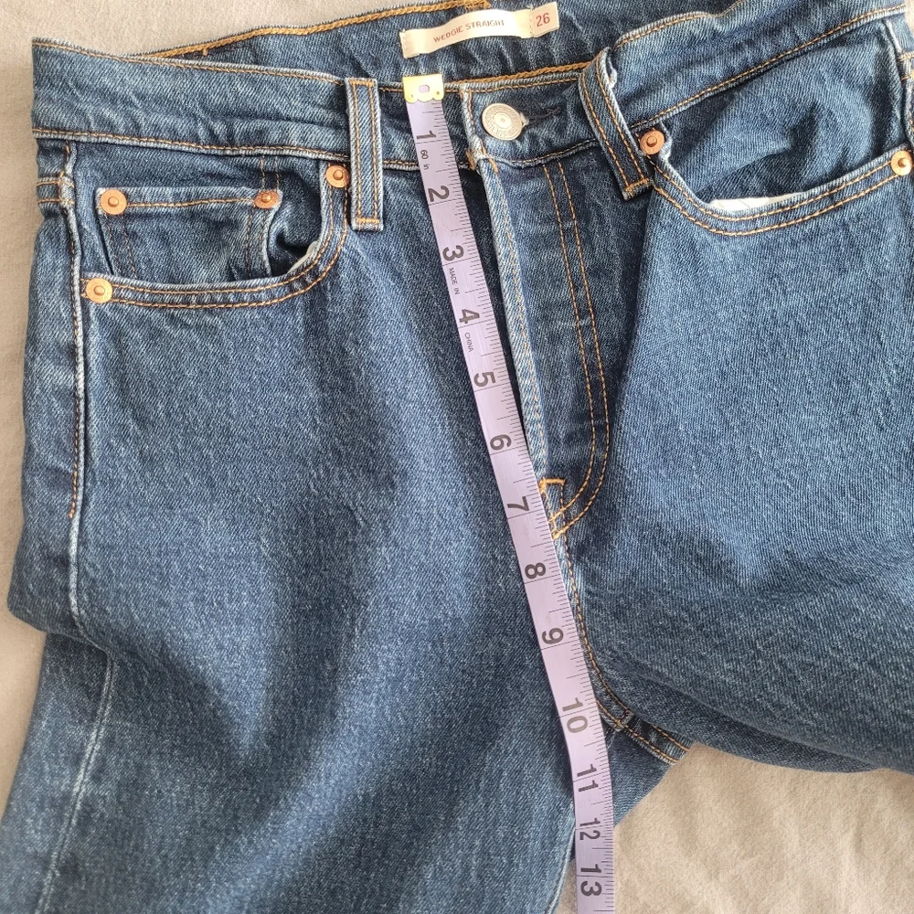 Levi's Wedgie Straight Medium Wash Denim Jeans Size W 26 L26 Women Frayed Hem - Picture 9 of 11